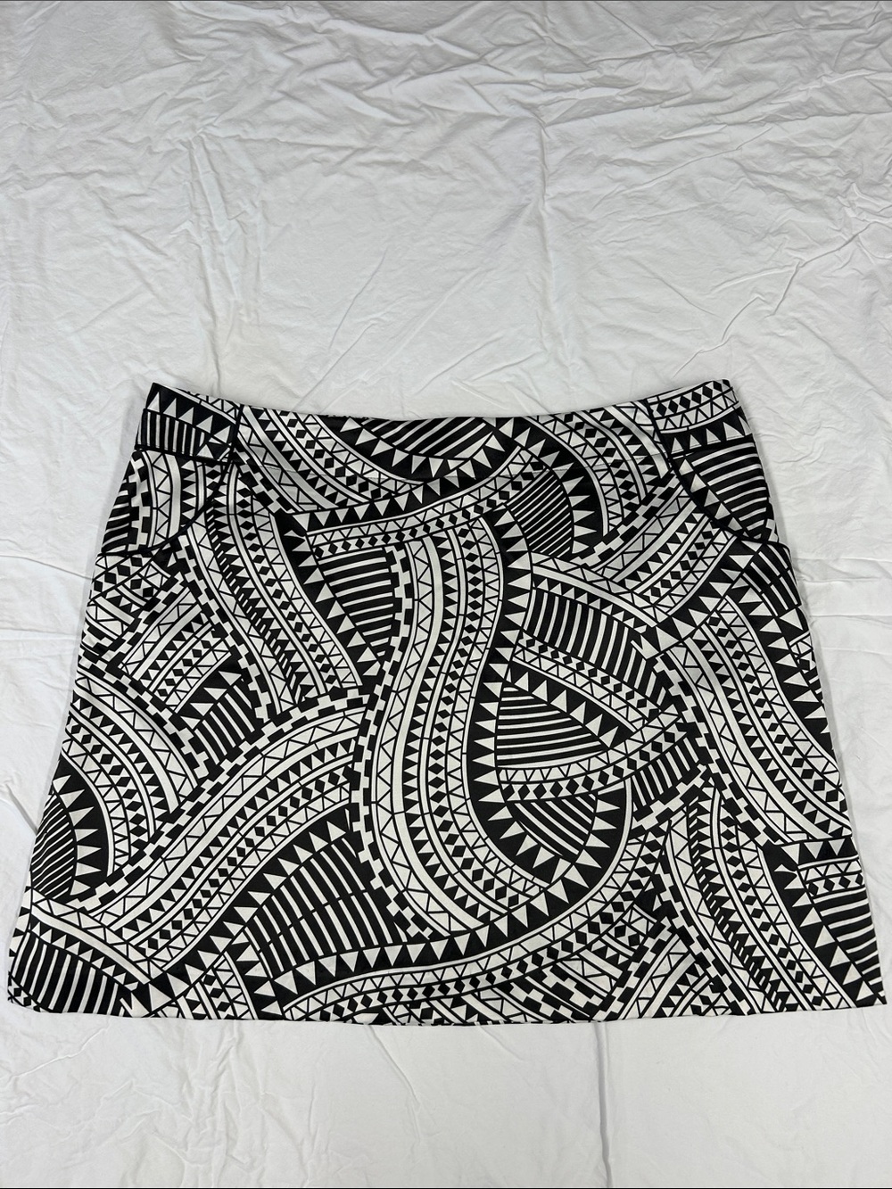 Sport Haley Golf Skort Size 16 Geometric Tribal Graphic Print Black White Mini